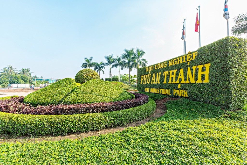 Thi công công trình cây xanh KCN Phú An Thạnh từ Lộc Nguyên