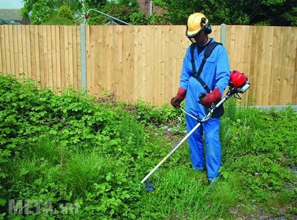 Phát hoang cỏ dại khu công nghiệp Vĩnh Lộc 2 Long An